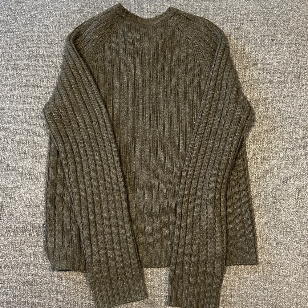 Abercrombie & Fitch Men's V Neck Sweater - Picture 2 of 4